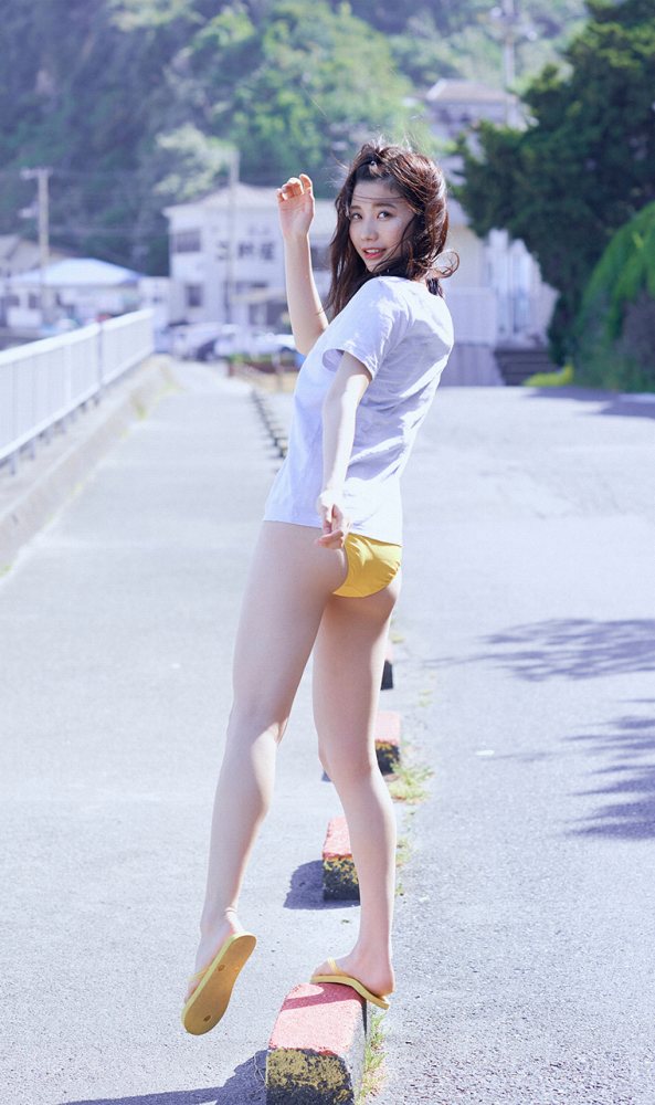 小倉ゆうか 激かわボインの水着グラビア画像！
