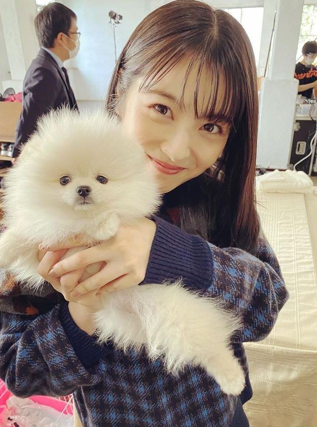 浜辺美波 鬼かわな水着＆浴衣グラビア画像！