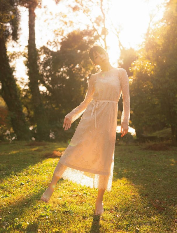 雪平莉左 グラマラス美女の水着グラビア画像！