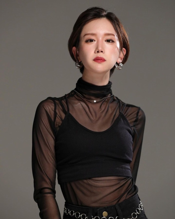 あらた唯 スタイル抜群の水着グラビア画像！