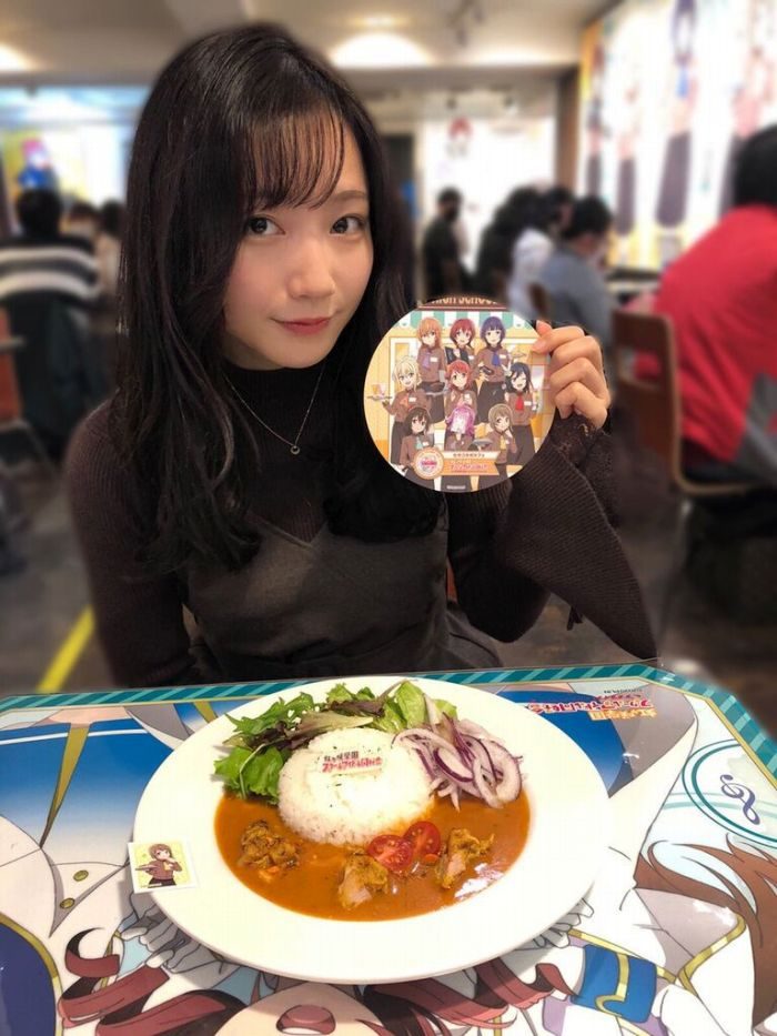 青山なぎさ 激かわな生脚＆タンクトップ画像！