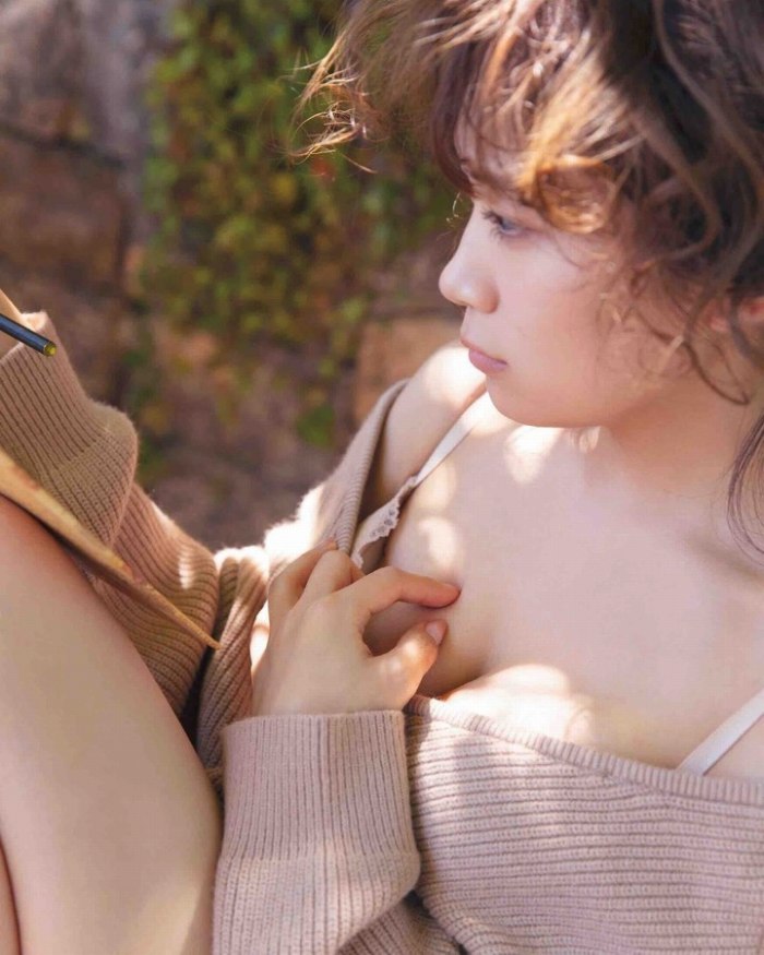 秋元真夏 激かわな水着・ランジェリー画像！