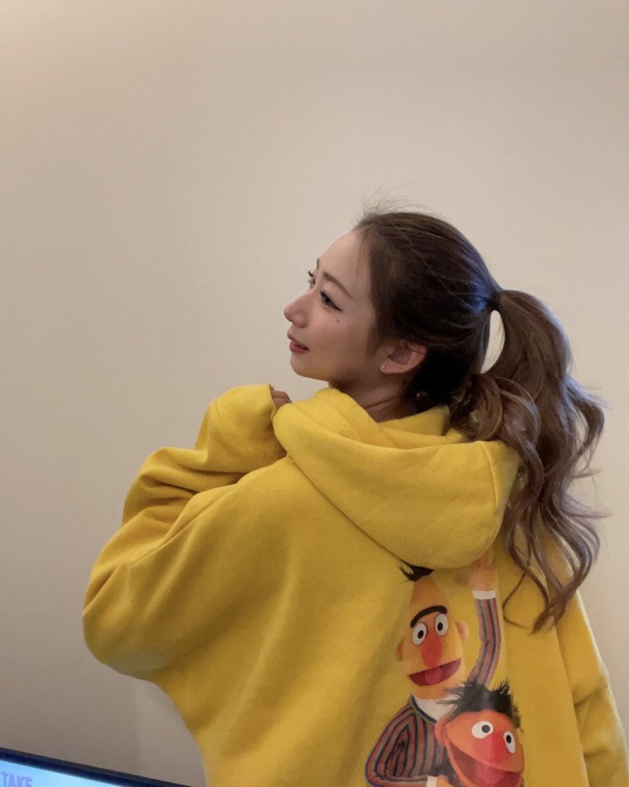 うらら 小顔美女の下着＆水着グラビア画像！