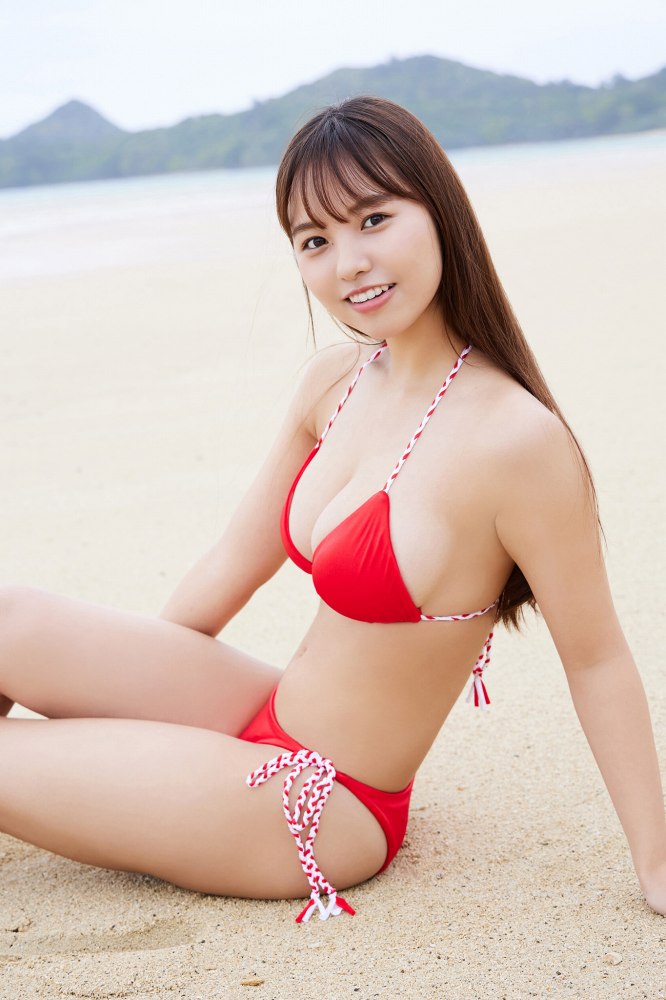 本郷柚巴 まぶしいボインの水着グラビア画像！