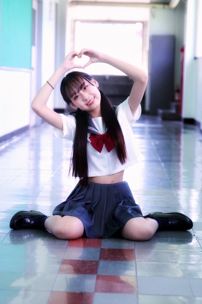 須羽こころ ふわふわバストの水着グラビア画像！