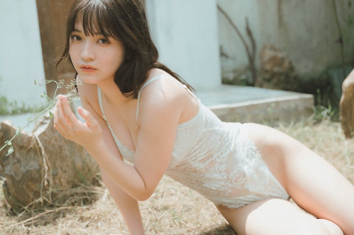 黒嵜菜々子 ふわふわボインの水着グラビア画像！