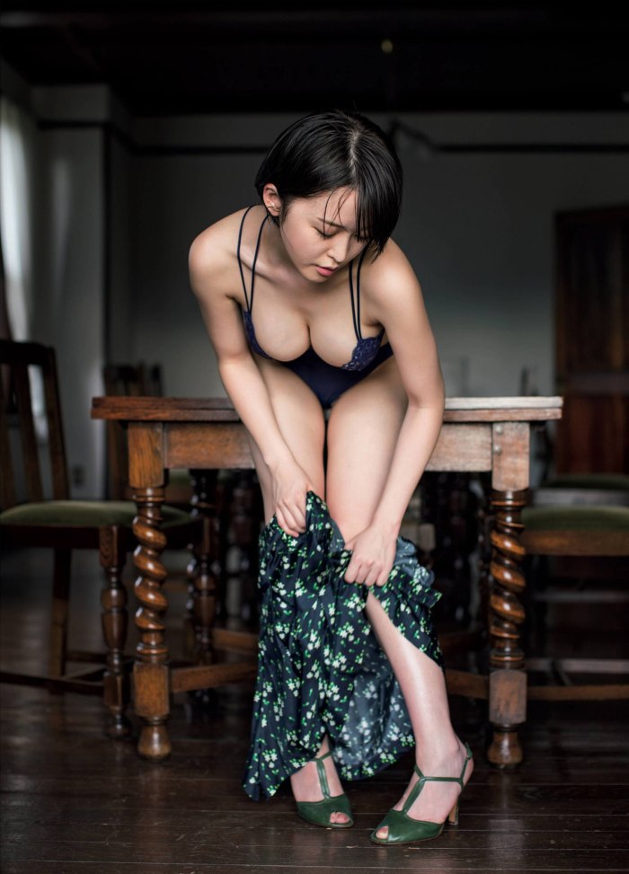 おしの沙羅 Gカップボインの水着グラビア画像！