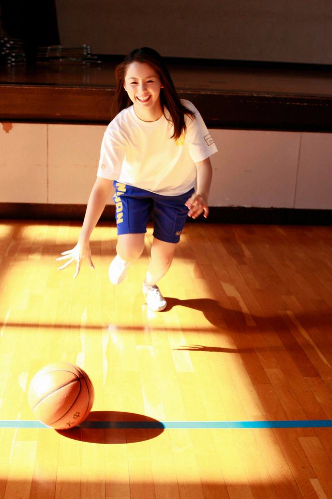 小池里奈 美尻でキュートな水着グラビア画像！