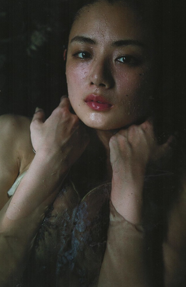 片山萌美 濡れ場ヌード＆水着グラビア画像！