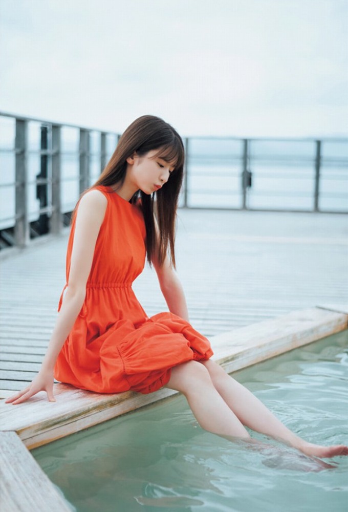 菅原咲月 すべすべ美脚の激かわグラビア画像！