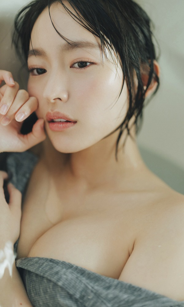 高崎かなみ 鬼かわな水着＆ランジェリー画像！