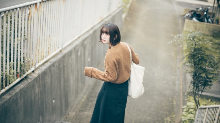 青戸しの Fカップボインな水着グラビア画像！