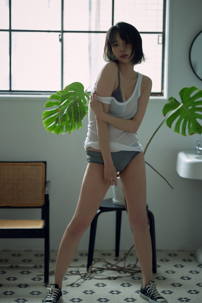 岡田紗佳 ぷるぷるGカップ水着グラビア画像！