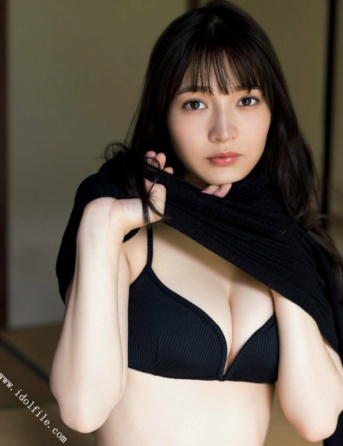 黒嵜菜々子 ふわふわボインの水着グラビア画像！