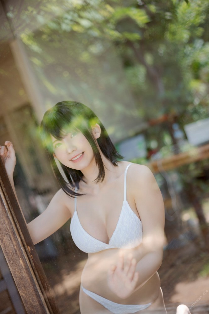 えなこ 過去のグラビア画像