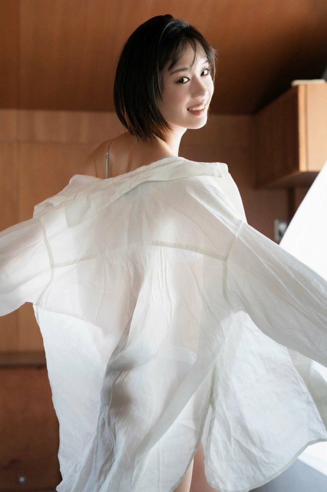 あらた唯 スタイル抜群の水着グラビア画像！