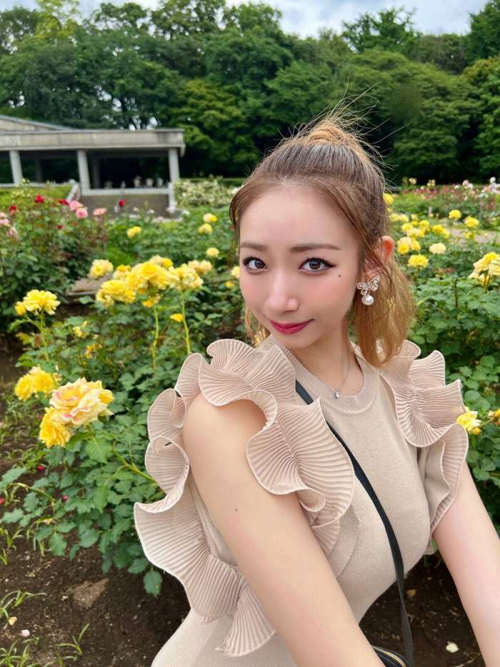 うらら 小顔美女の下着＆水着グラビア画像！