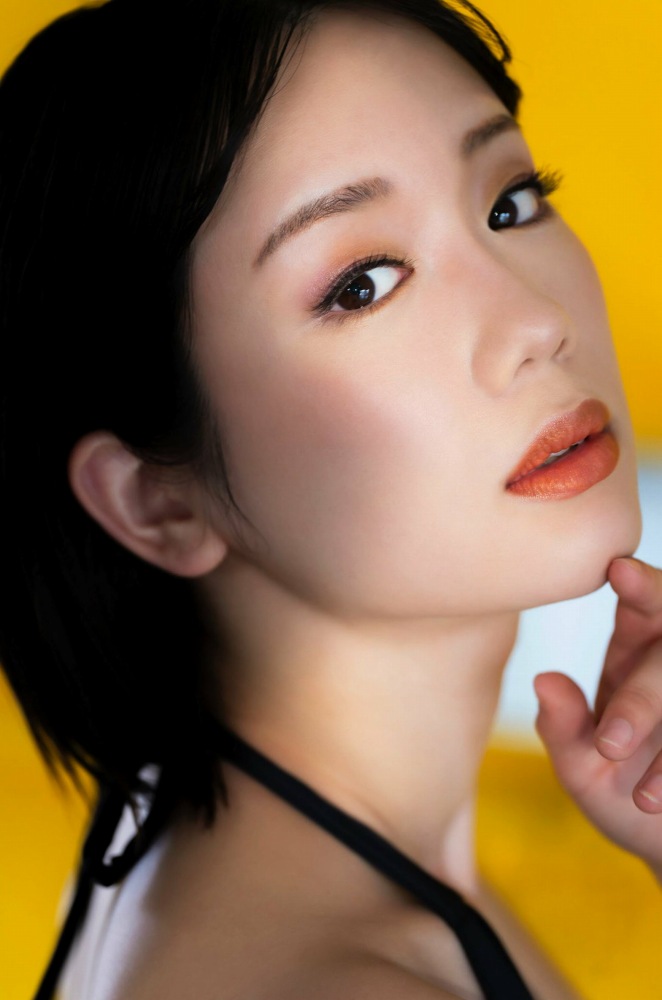 あらた唯 スタイル抜群の水着グラビア画像！