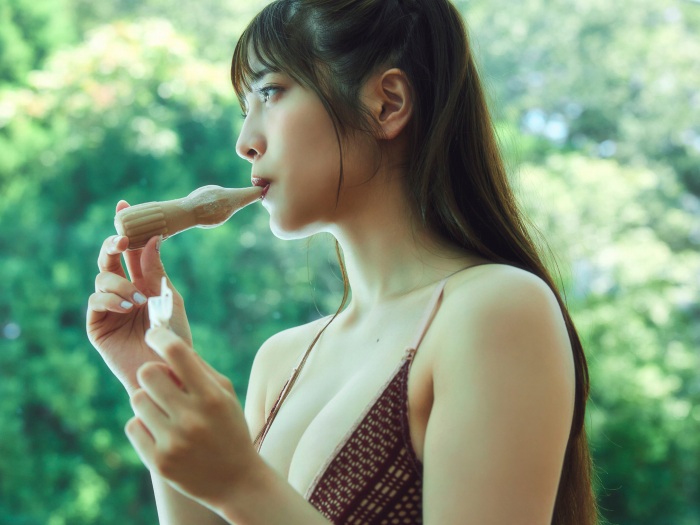 黒嵜菜々子 ふわふわボインの水着グラビア画像！