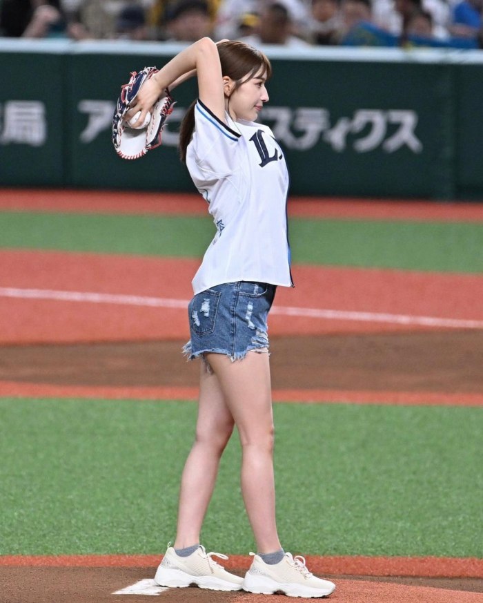 雪平莉左 グラマラス美女の水着グラビア画像！