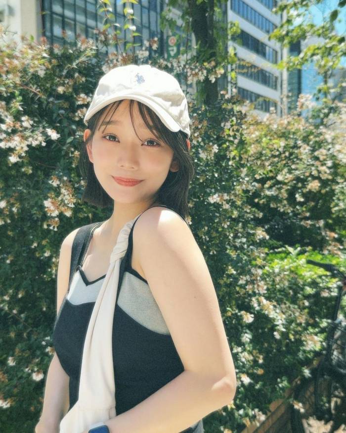 青戸しの Fカップボインな水着グラビア画像！