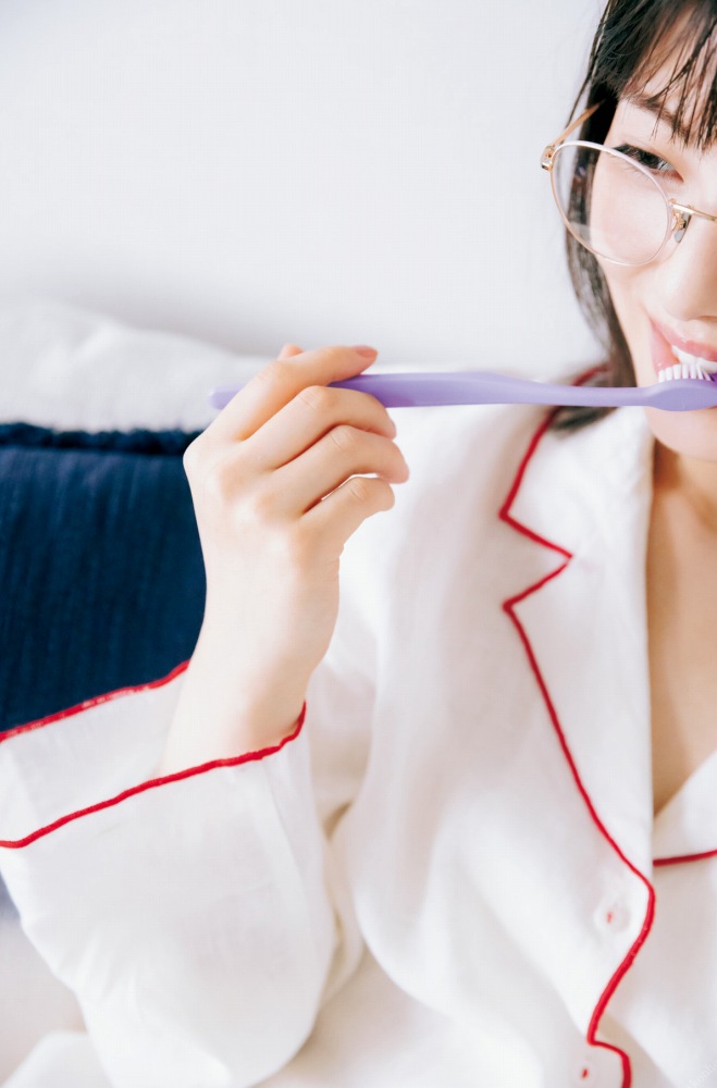 浜辺美波 鬼かわな水着＆浴衣グラビア画像！