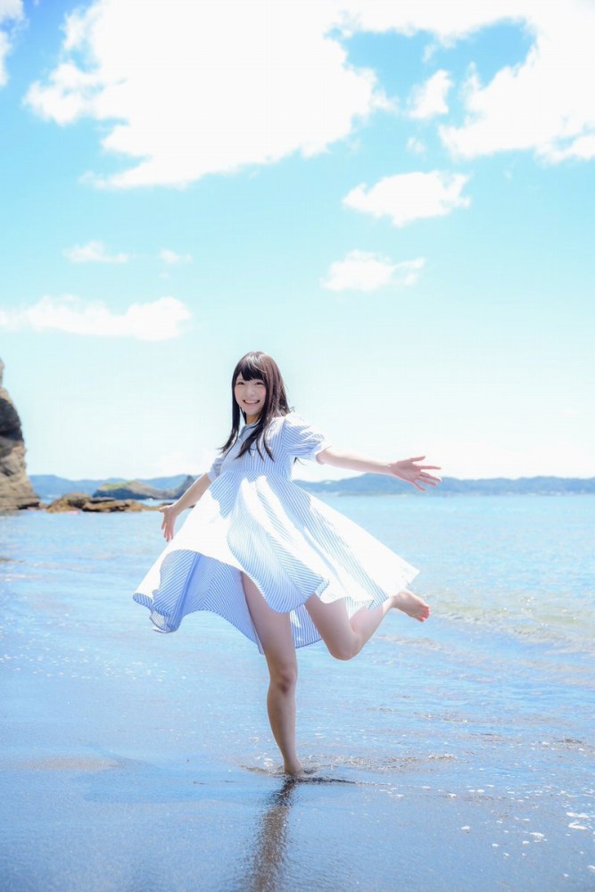 あまつまりな 脱ぎすぎ水着＆下着グラビア画像！