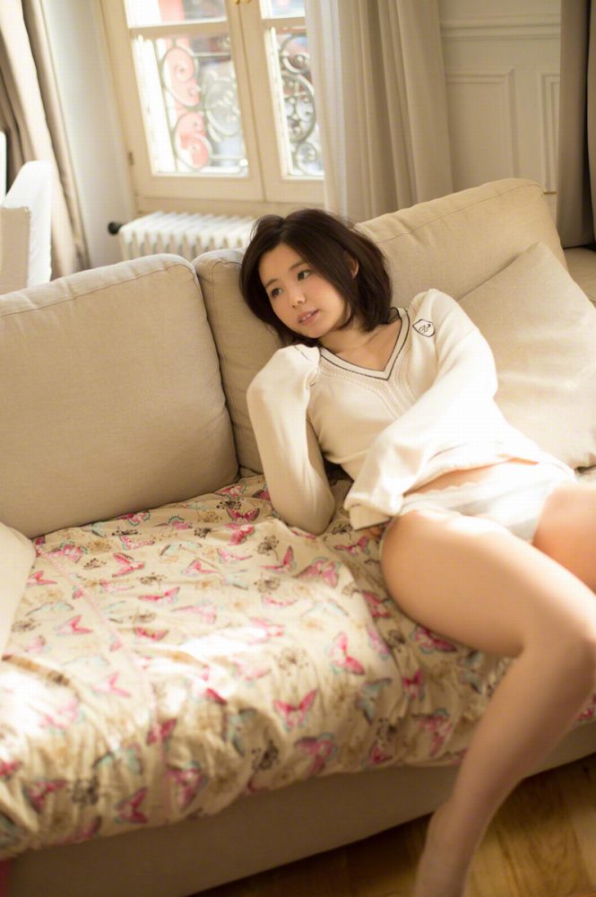 小池里奈 美尻でキュートな水着グラビア画像！