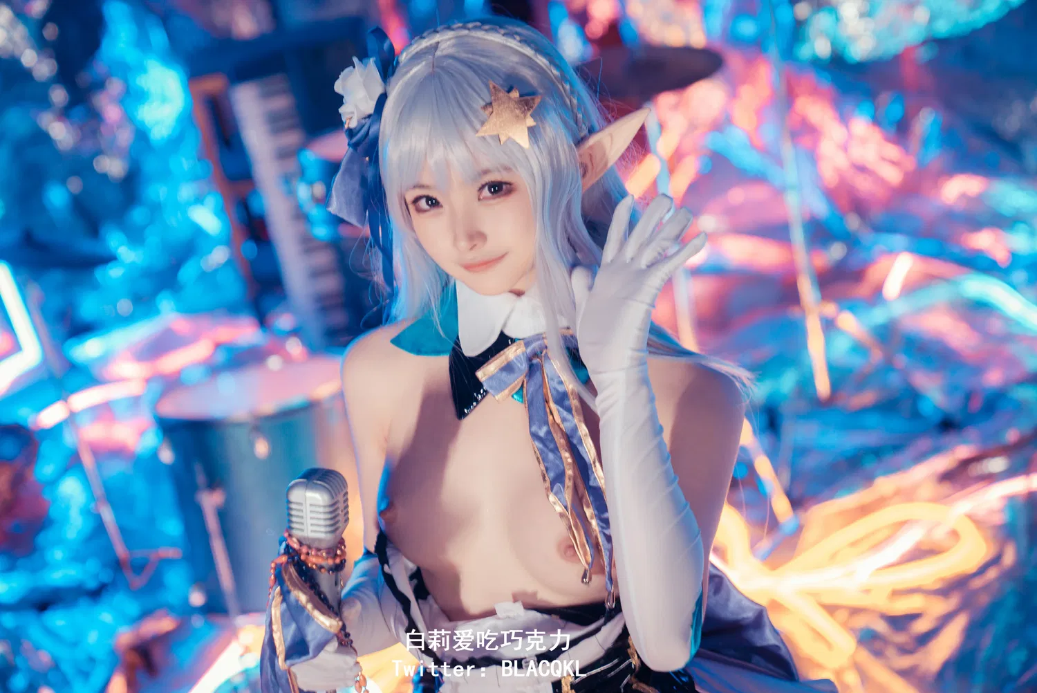 [COSPLAY] 白莉爱吃巧克力 – 爱蜜莉雅