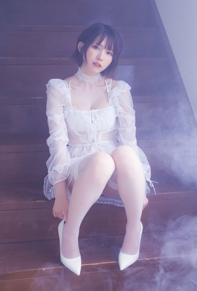 えなこ 過去のグラビア画像