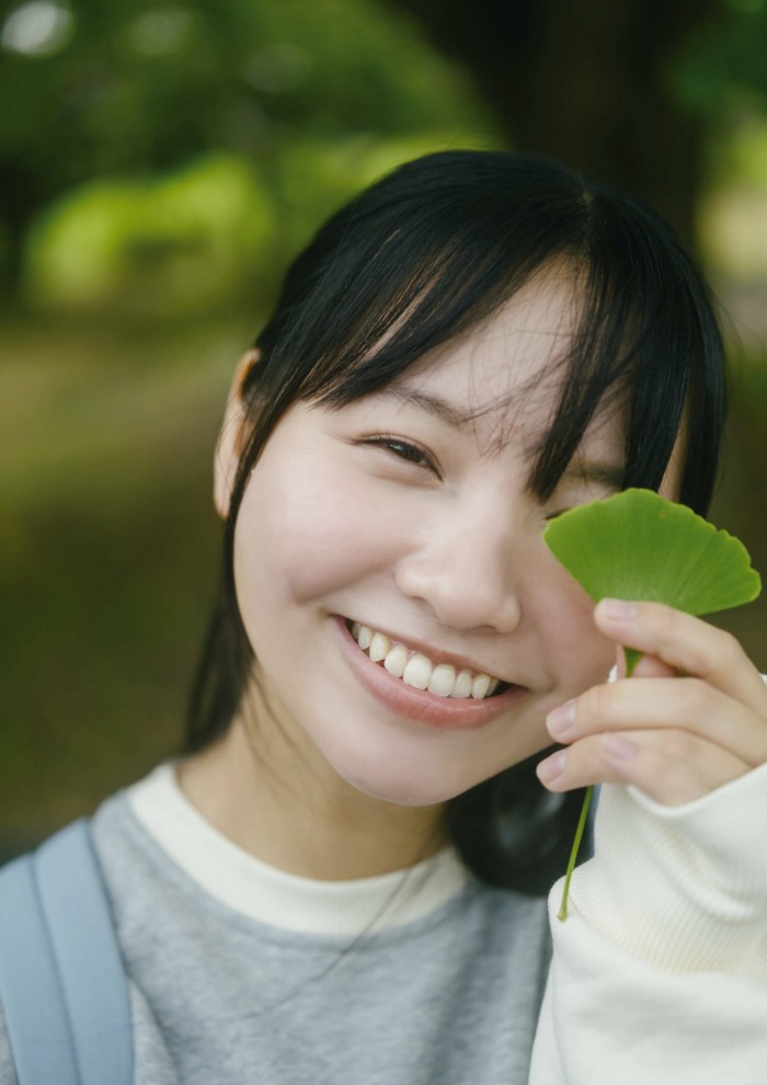 本郷柚巴 まぶしいボインの水着グラビア画像！