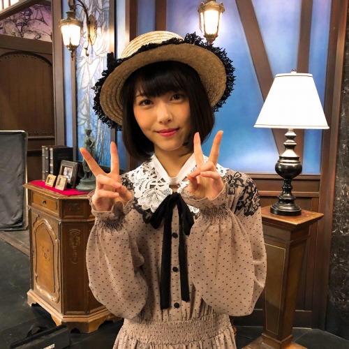 浜辺美波 鬼かわな水着＆浴衣グラビア画像！