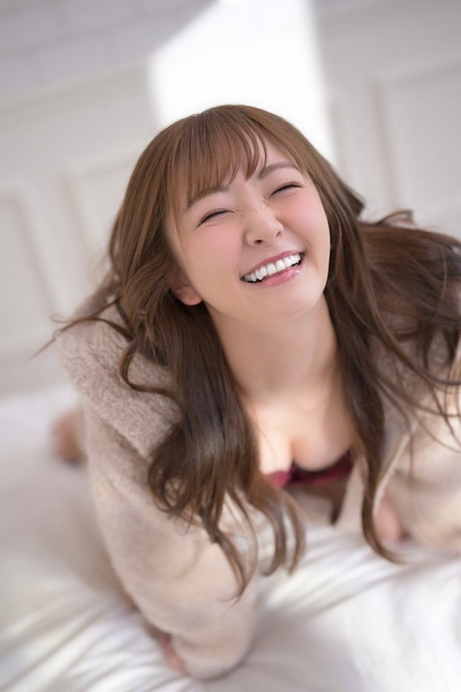 青空ひかり 笑顔がかわいい純朴ヌード画像！