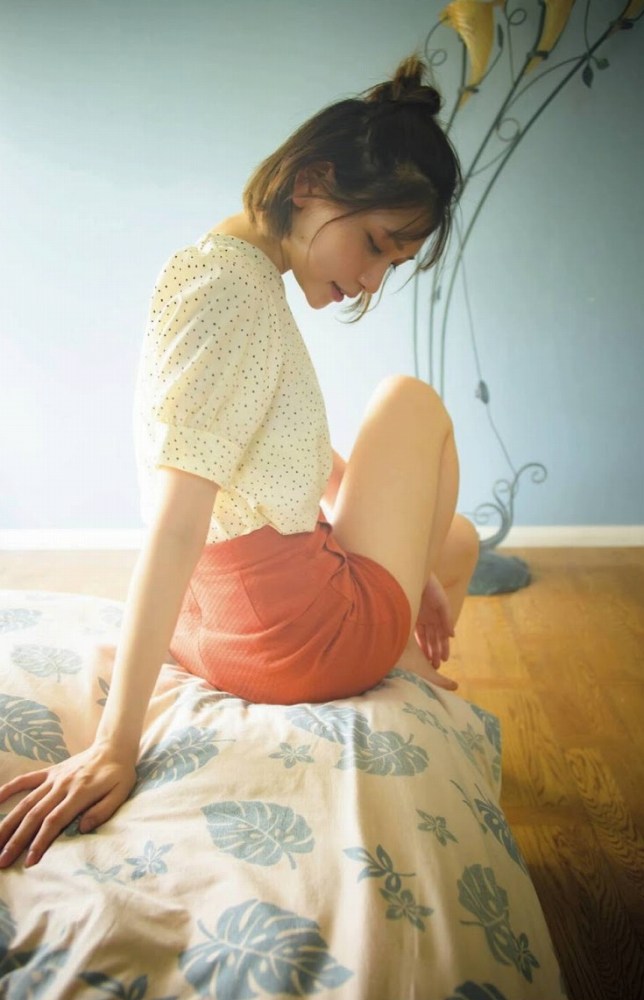 あまつまりな 脱ぎすぎ水着＆下着グラビア画像！