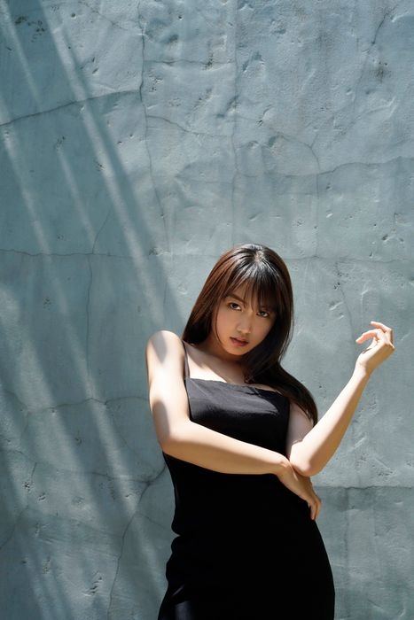 黒木ひかり むっちりバストの水着グラビア画像！