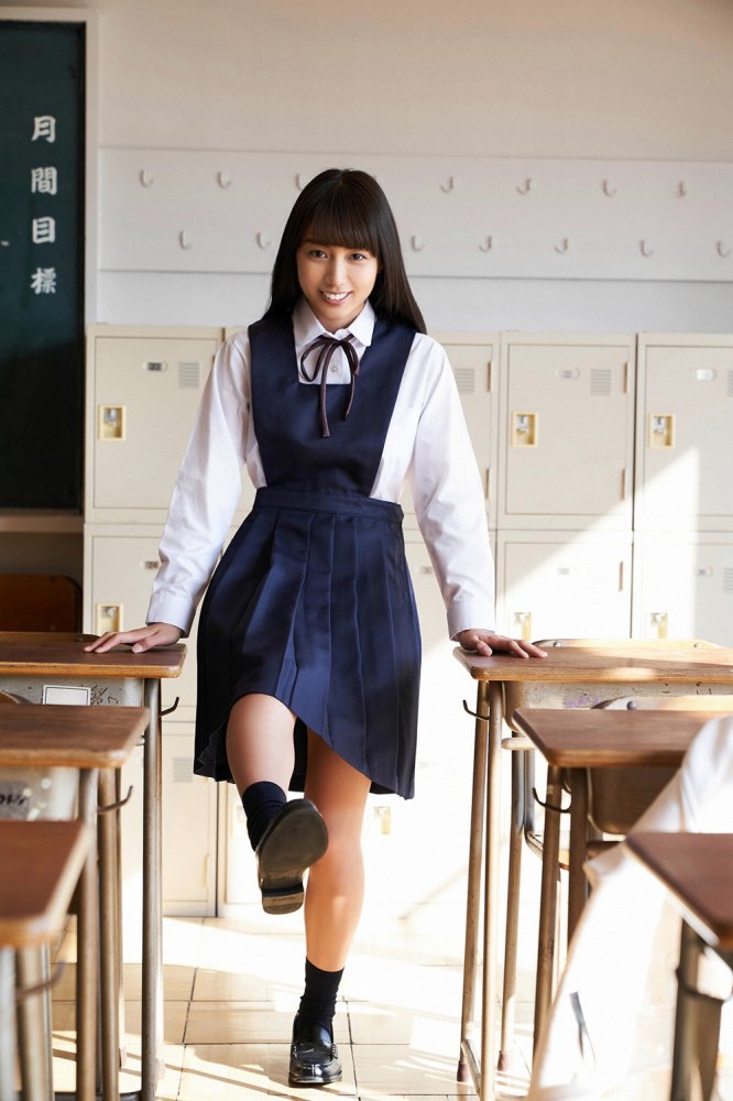 黒木ひかり むっちりバストの水着グラビア画像！