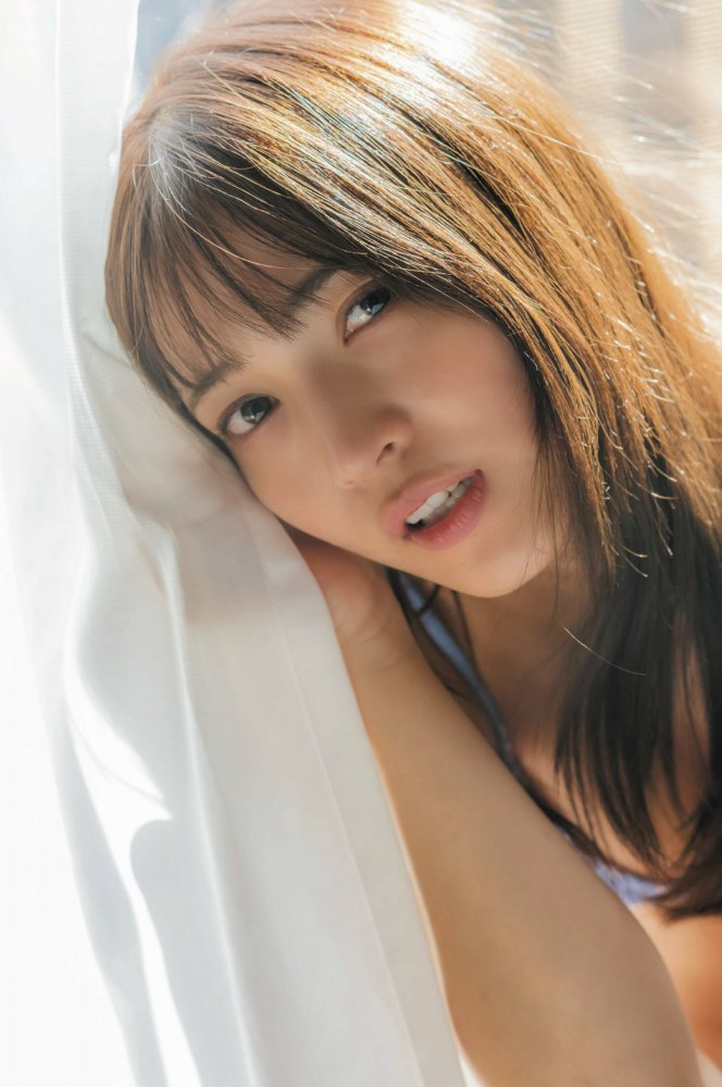 黒嵜菜々子 ふわふわボインの水着グラビア画像！