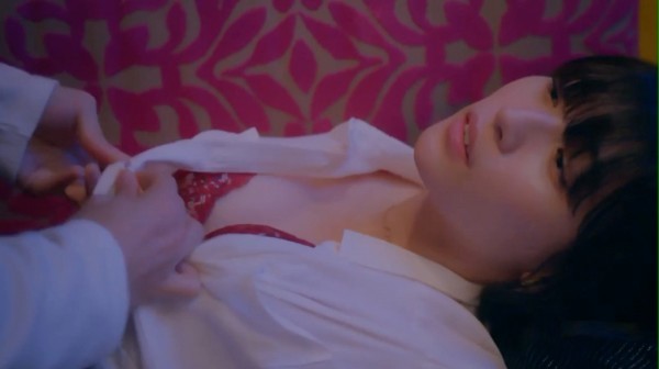 浅川梨奈 もっこりおっぱい水着グラビア画像！