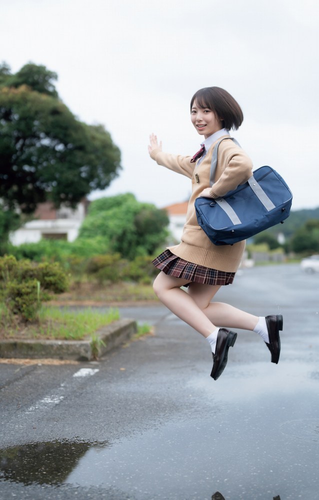 渡辺莉奈 鬼かわなタンクトップグラビア画像他！