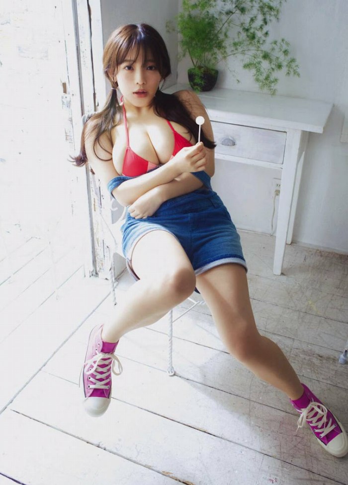 天木じゅん 爆裂Iカップの水着グラビア画像！