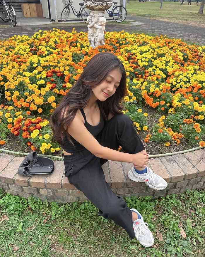 虹咲カリナ けっこう巨乳な水着グラビア画像！