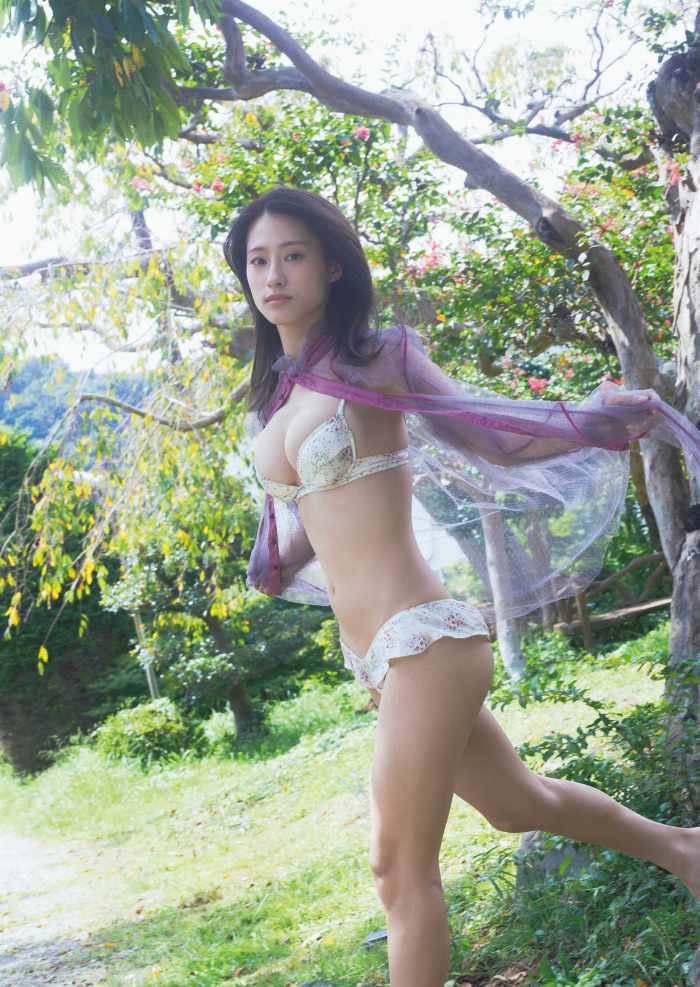 澄田綾乃 はみ出るFカップの水着グラビア画像！