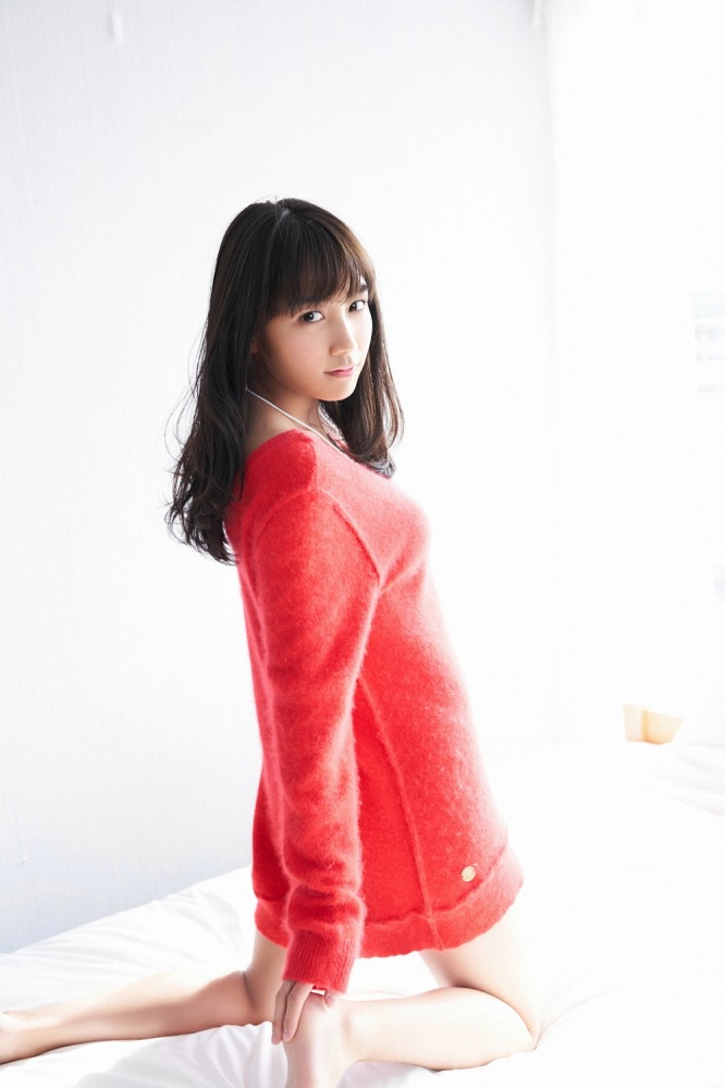 黒木ひかり むっちりバストの水着グラビア画像！