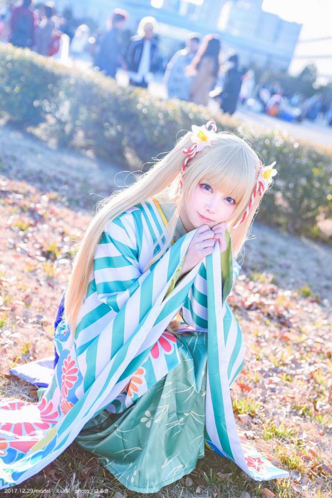 えい梨 美しいコスプレ＆水着グラビア画像！