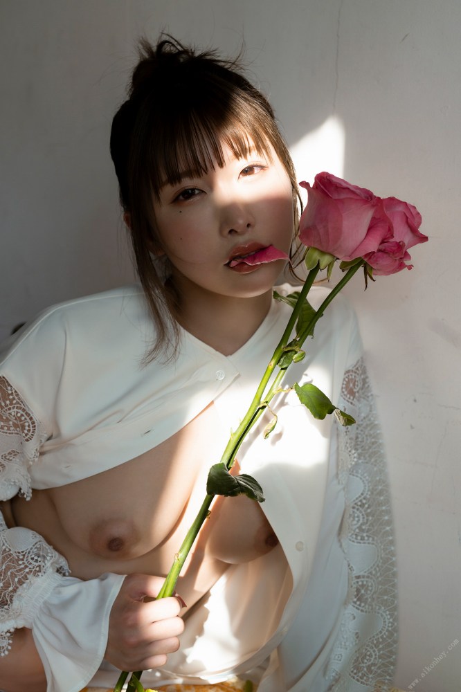 うんぱい Hカップおっぱいのパイパンヌード画像！