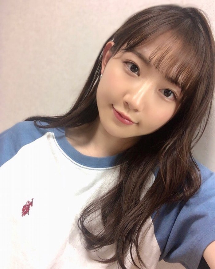 青山なぎさ 激かわな生脚＆タンクトップ画像！