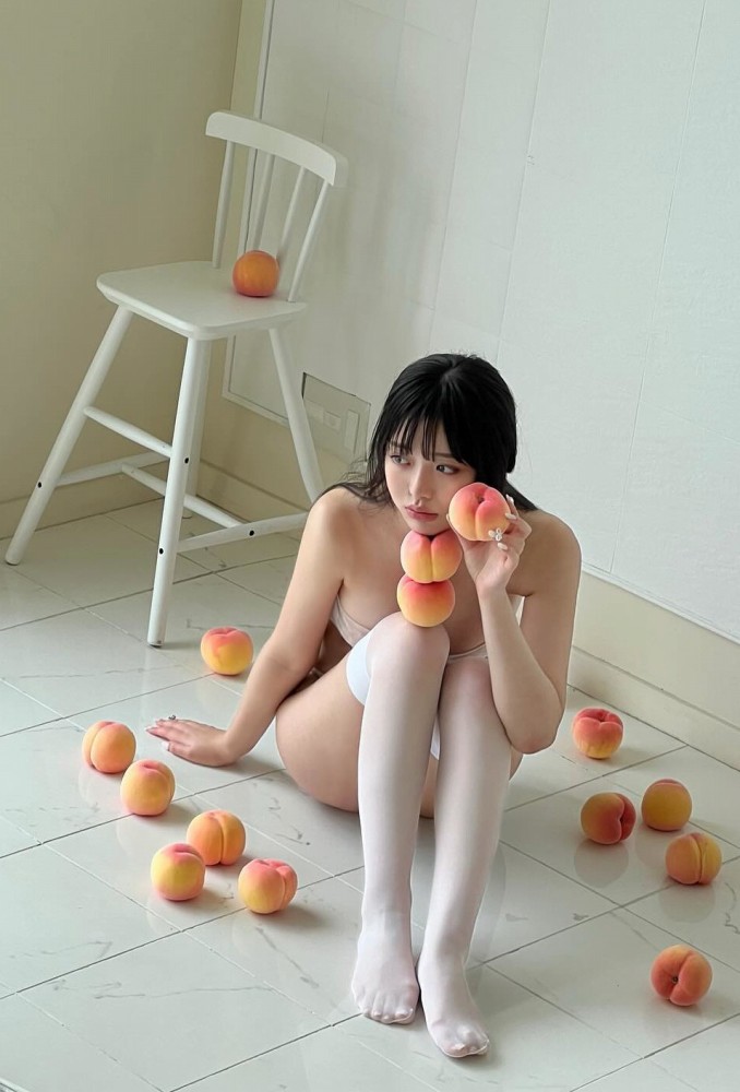 高鶴桃羽 激かわボインな水着グラビア画像！