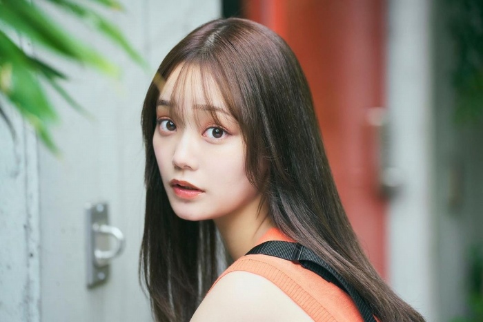 青戸しの Fカップボインな水着グラビア画像！