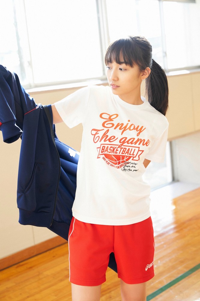 黒木ひかり むっちりバストの水着グラビア画像！