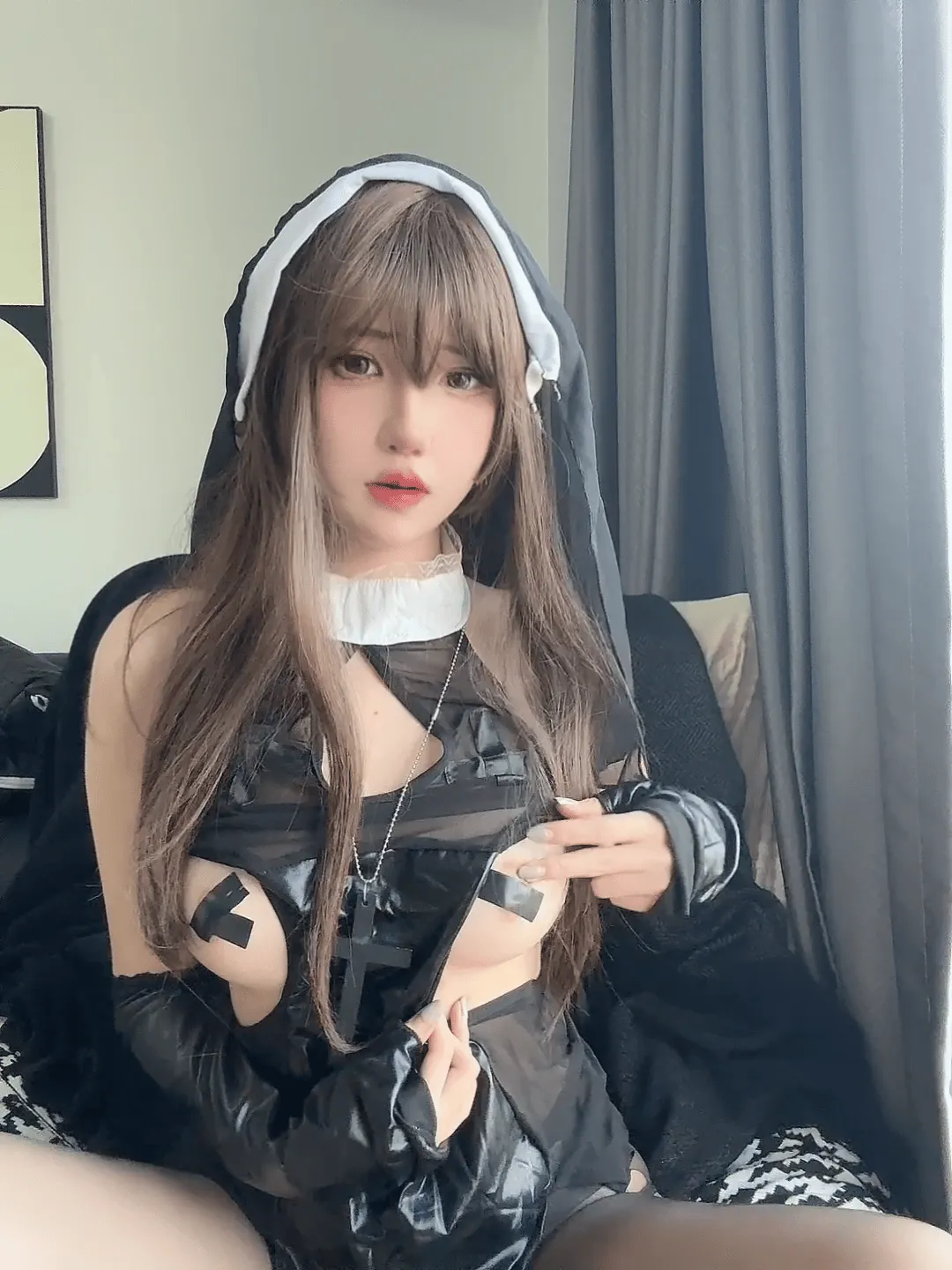 [Cosplay] 阿薰kaOri 偷偷做坏事的修女